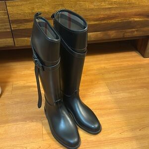 Authentic Burberry Rainboots Size 8